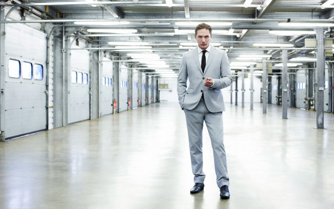 Обои картинки фото мужчины, tom hardy, tom, hardy, мужчина, костюм, взгляд