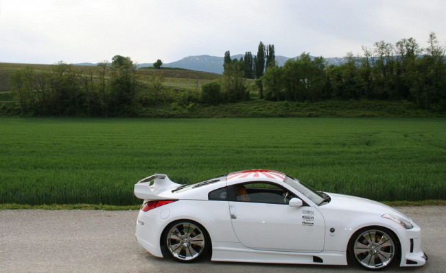 Обои картинки фото автомобили, nissan, datsun, ниссан, белый, поля, луга, роща