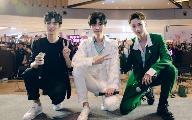 Обои картинки фото разное, знаменитости, китайские, актёры, трио, парни, the, untamed, неукротимый, повелитель, чэньцин, мосян, тунсю, mo, dao, zu, shi, магистр, дьявольского, культа, ван, хаосюань, сун, цзиян