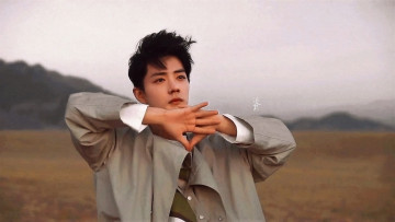 Картинка мужчины xiao+zhan плащ жест степь горы