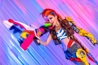 Картинка девушки дарья+флора костюм образ оружие