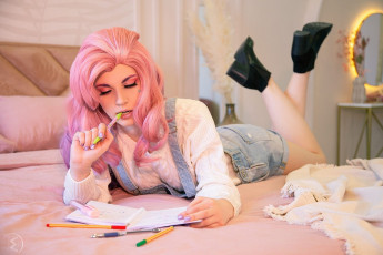 обоя девушки, симонет секунова, костюм, образ, кровать, ручки, дневник