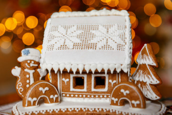 Картинка праздничные угощения пряничный домик
