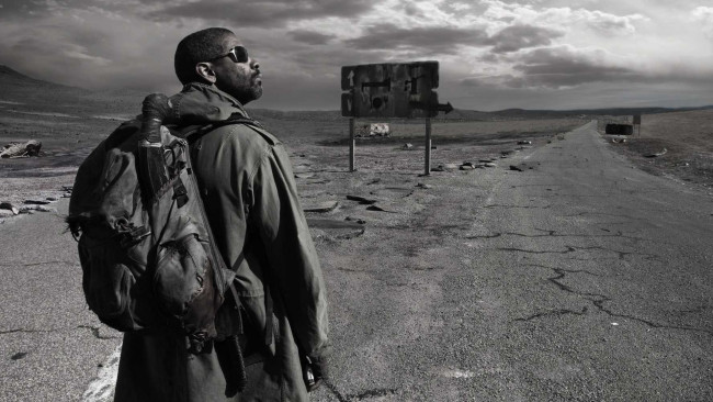 Обои картинки фото кино фильмы, the book of eli, мужчина, рюкзак, дорога