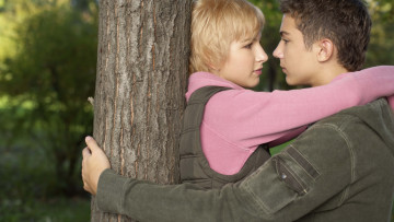 Картинка разное мужчина+женщина влюбленные объятие