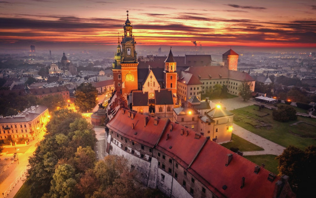 Обои картинки фото города, краков , польша, вечер, огни, панорама