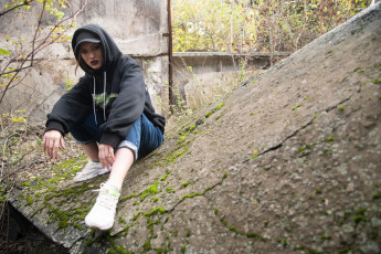 обоя девушка - girl, девушки, - брюнетки,  шатенки, девушка, женщина, шатенка, темноволосая, сексуальная, модель, звезда, позирует, разная, обувь, верхняя, стильная, одежда, нижнее, эротическое, бельё, трусы, лифчик, колготки, чулки, аксессуары, макияж, и, множество, элементов, на, фотографии