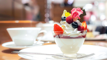 Картинка еда мороженое +десерты лакомство сливки ягоды