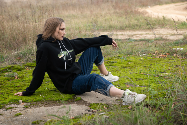 Обои картинки фото девушка - girl, девушки, - брюнетки,  шатенки, девушка, женщина, шатенка, темноволосая, сексуальная, модель, звезда, позирует, разная, обувь, верхняя, стильная, одежда, нижнее, эротическое, бельё, трусы, лифчик, колготки, чулки, аксессуары, макияж, и, множество, элементов, на, фотографии