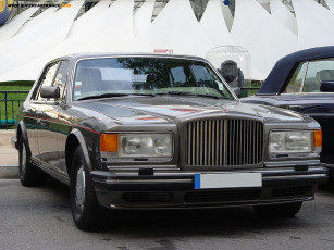 Картинка автомобили выставки уличные фото