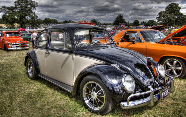 Обои картинки фото автомобили, выставки, уличные, фото, ярмарка, луг