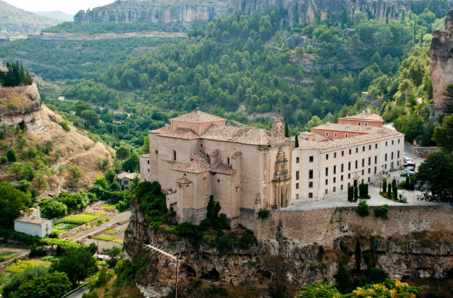 Обои картинки фото куэнка, испания, города, здания, дома, горы, деревья
