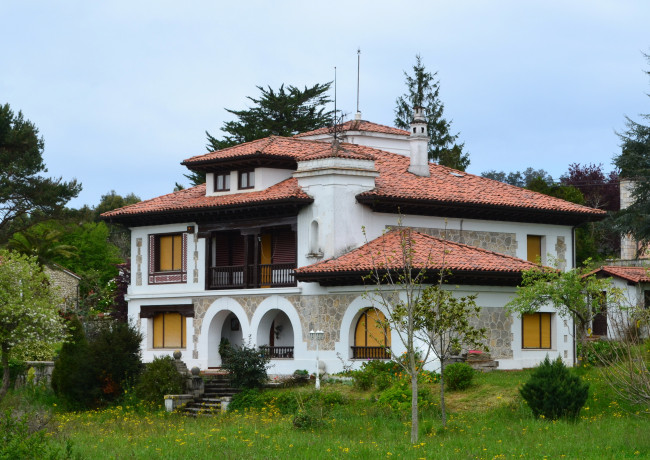 Обои картинки фото испания, астурия, города, здания, дома, деревья, парк, дом