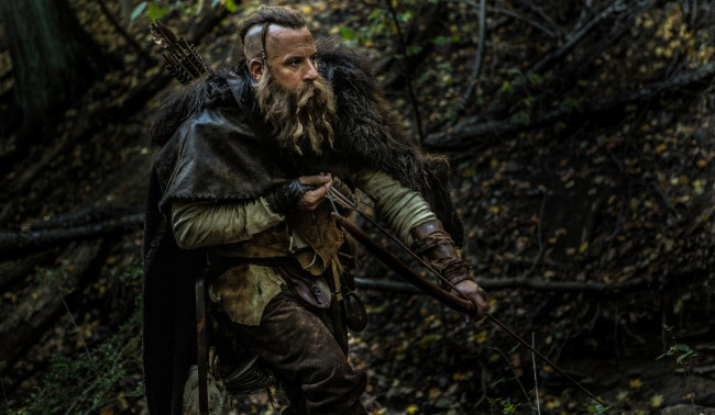 Обои картинки фото кино фильмы, the last witch hunter, стрела, vin, diesel, вин, дизель, лук, последний, охотник, на, ведьм, the, last, witch, hunter, лес