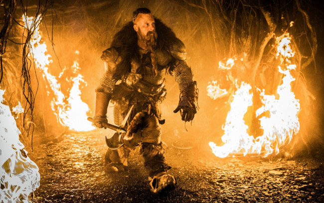 Обои картинки фото кино фильмы, the last witch hunter, последний, охотник, на, ведьм, топор, воин, огонь, вин, дизель