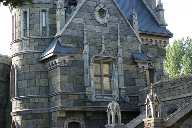 Обои картинки фото самарская обл,  хрящевка,  замок гарибальди, города, - дворцы,  замки,  крепости, камни, небо, замок, окна, деревья