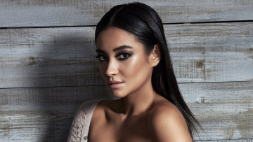 Картинка shay+mitchel девушки shay+mitchell shay mitchell девушка модель актриса брюнетка красотка макияж поза