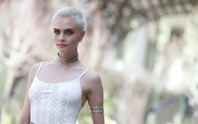 Обои картинки фото девушки, cara delevingne, блондинка, модель, украшения