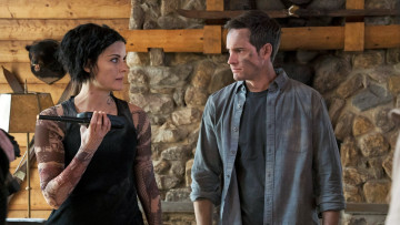 Картинка кино+фильмы blindspot+ сериал напарники грязь рация