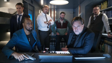 Картинка poker+face+||+2022 кино+фильмы poker+face покер фейс триллер рассел кроу лиам хемсворт