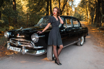Картинка автомобили -авто+с+девушками шатенка платье колготки туфли машина черная волга лес осень деревья дорога