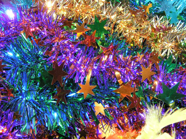 Обои картинки фото мишура, праздничные, гирлянды, цветы