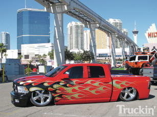 Картинка автомобили выставки уличные фото truck