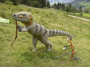 Картинка разное рельефы статуи музейные экспонаты дракон трава