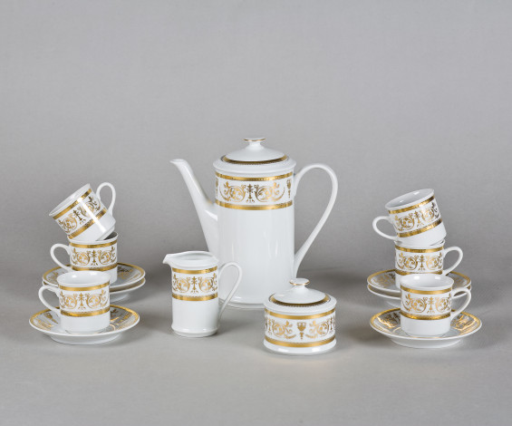 Обои картинки фото разное, посуда, столовые, приборы, кухонная, утварь, тарелочки, чайник, сервиз, фарфро, чашки