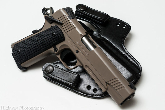 Обои картинки фото оружие, пистолеты, кобура, дуло