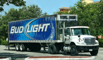 Картинка автомобили international тягач контейнер