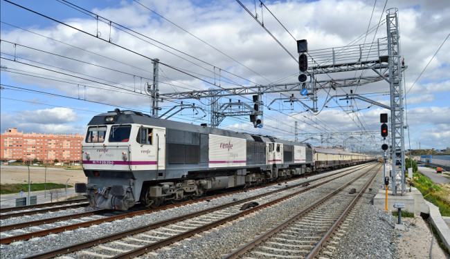 Обои картинки фото техника, поезда, грузовой, состав, вагоны, локомотив, рельсы, железная, дорога