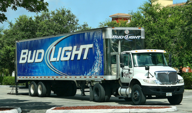 Обои картинки фото автомобили, international, тягач, контейнер