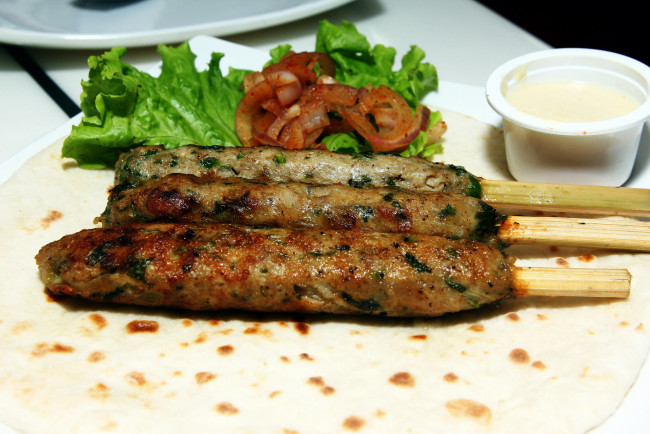 Обои картинки фото еда, мясные блюда, овощи, рулетики