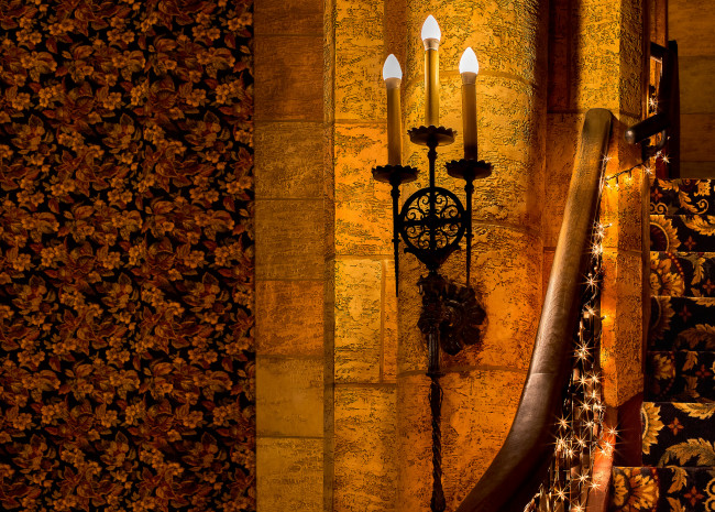 Обои картинки фото разное, осветительные приборы, свет, светильник, стена, свечи