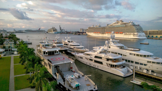 Обои картинки фото корабли, разные вместе, порт