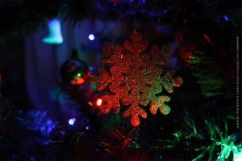 Картинка календари праздники +салюты елка снежинка