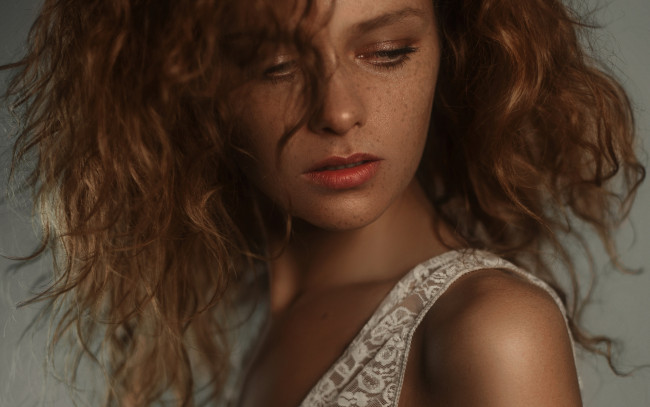 Обои картинки фото julia yaroshenko, девушки, юлия ярошенко, поза, веснушки, рыжеволосая, красотка, красавица, модель, причёска, лицо, портрет, девушка, julia, yaroshenko, сексуальная, взгляд
