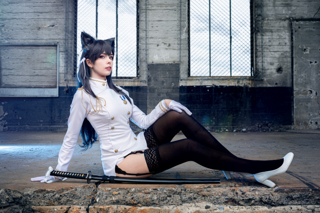 Обои картинки фото разное, cosplay , косплей, меч, униформа, взгляд, фон, девушка