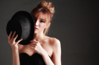 Картинка девушки -+рыжеволосые+и+разноцветные шляпа