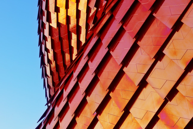 Обои картинки фото разное, элементы архитектуры, author, guillaume, kaufmann, павильон, ванке, красная, плитка, современная, архитектура, узор, текстура, формы, геометрический, голубое, небо