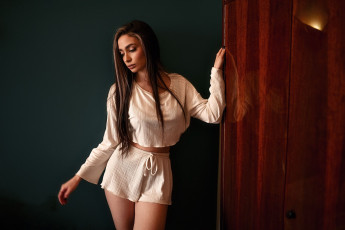 Картинка красивая+девушка девушки -+брюнетки +шатенки девушка женщина брюнетка темноволосая сексуальная модель звезда позирует разная обувь верхняя стильная одежда нижнее эротическое бельё трусы лифчик колготки чулки аксессуары макияж и множество элементов на фотографии