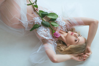 Картинка софия+летяго девушки софия+летяго+ sophie+katssby девушка женщина блондинка светловолосая сексуальная модель звезда позирует разная обувь верхняя стильная одежда нижнее эротическое бельё трусы лифчик колготки чулки аксессуары макияж и множество элементов на фотографии