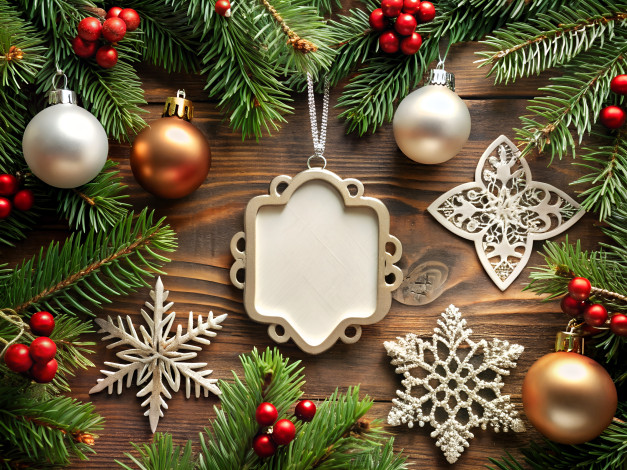 Обои картинки фото праздничные, украшения, ёлка, ветки, ягоды, шарики, снежинки, медальон