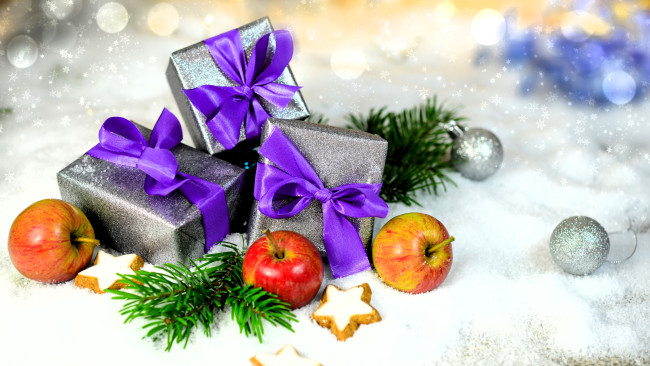 Обои картинки фото праздничные, подарки и коробочки, коробки, подарки, ленты, снег, яблоки, ёлка, хвоя, шарики