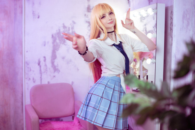 Обои картинки фото косплей модель, девушки, - креатив,  косплей, девушка, женщина, блондинка, светловолосая, сексуальная, модель, звезда, позирует, разная, обувь, верхняя, стильная, одежда, нижнее, эротическое, бельё, трусы, лифчик, колготки, чулки, аксессуары, макияж, и, множество, элементов, на, фотографии