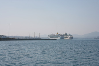 Картинка корабли лайнеры парусник горы море