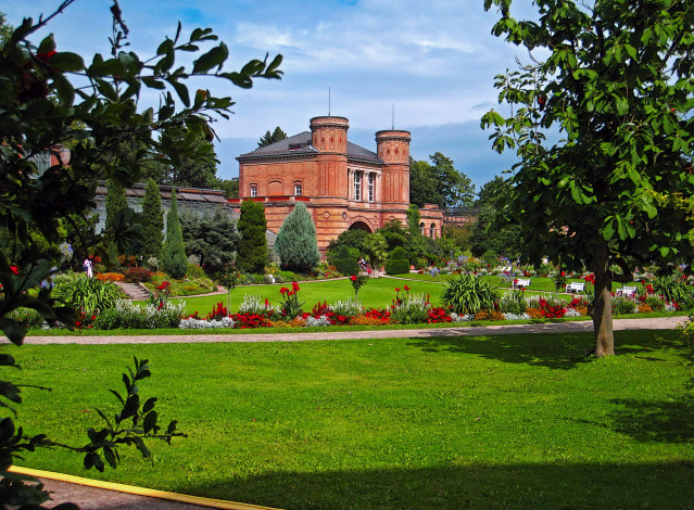 Обои картинки фото города, дворцы, замки, крепости, замок, дорожки, цветы