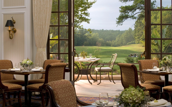 Обои картинки фото интерьер, кафе, рестораны, отели, веранда, столики, лужайка, лес