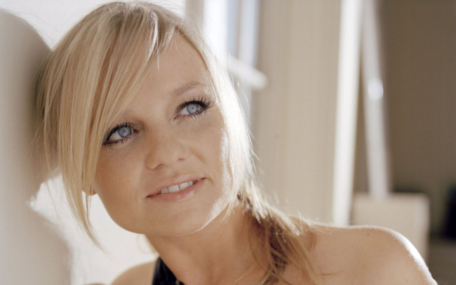 Обои картинки фото музыка, emma, bunton, взгляд